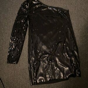 One sleeved black sequined express dress